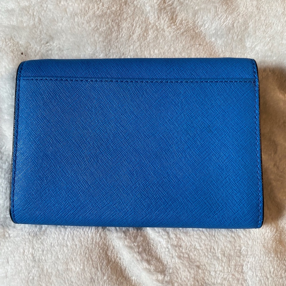 Michael Kors Vibrant Blue Wallet
No strap - Picture 2 of 5